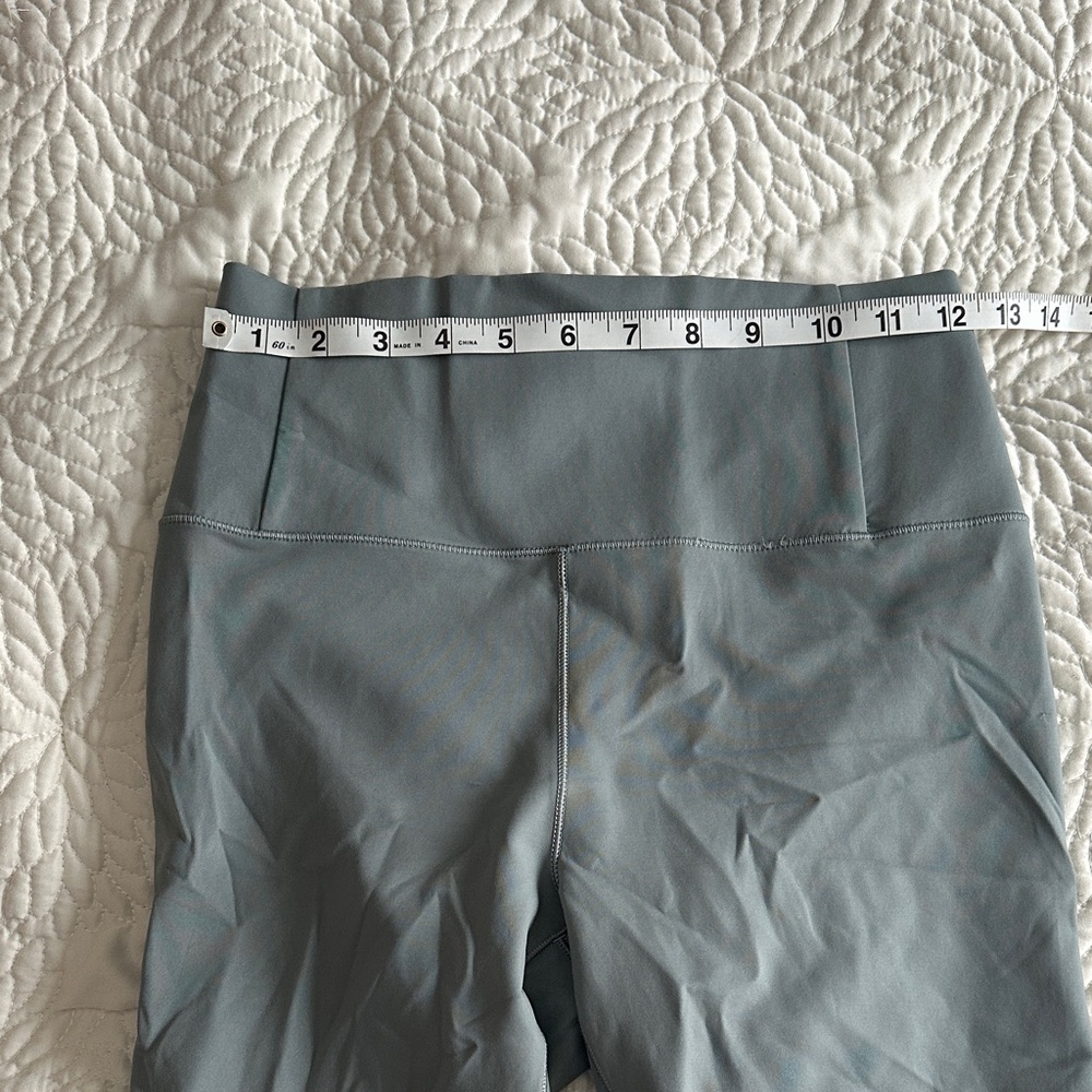 Vuori Women's Leggings in Sage Green - Picture 6 of 6